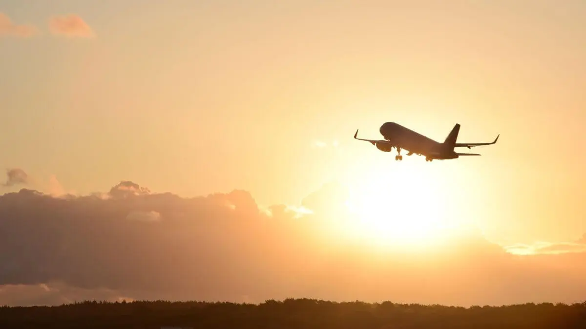 Qual melhor horário para comprar passagem aérea