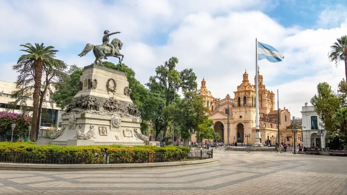 Qual a melhor moeda para levar para a Argentina